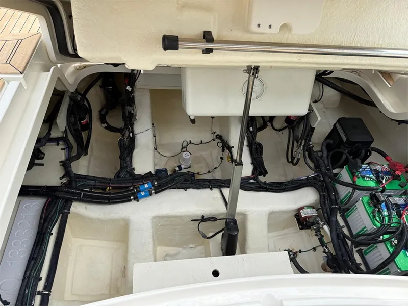 Slide: The Image of Sea Ray SLX 350 Outboard 2023 - 41