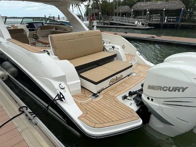 Slide: The Image of Sea Ray SLX 350 Outboard 2023 - 42