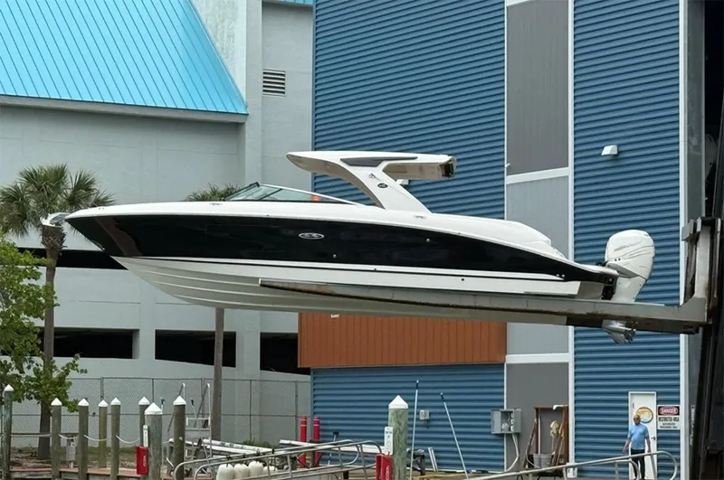 Slide: The Image of Sea Ray SLX 350 Outboard 2023 - 44