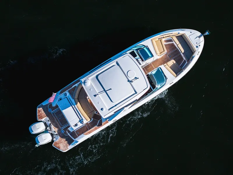 Slide: The Image of Sea Ray SLX 350 Outboard 2023 - 5