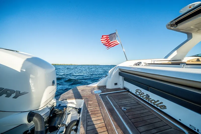 Slide: The Image of Sea Ray SLX 350 Outboard 2023 - 6