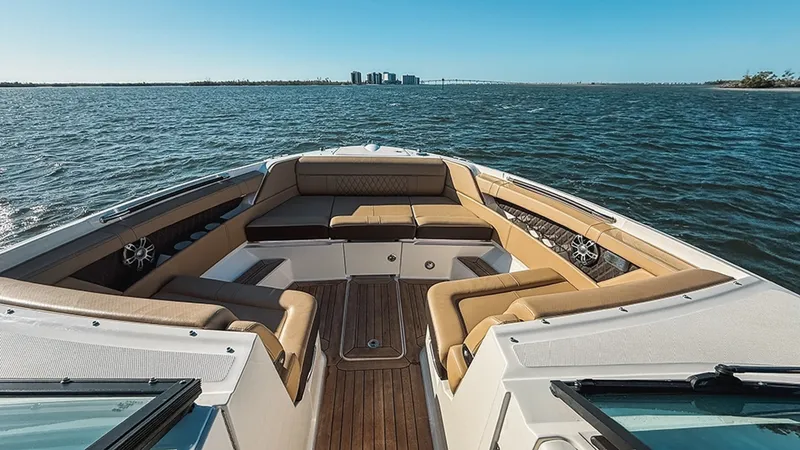 Slide: The Image of Sea Ray SLX 350 Outboard 2023 - 9