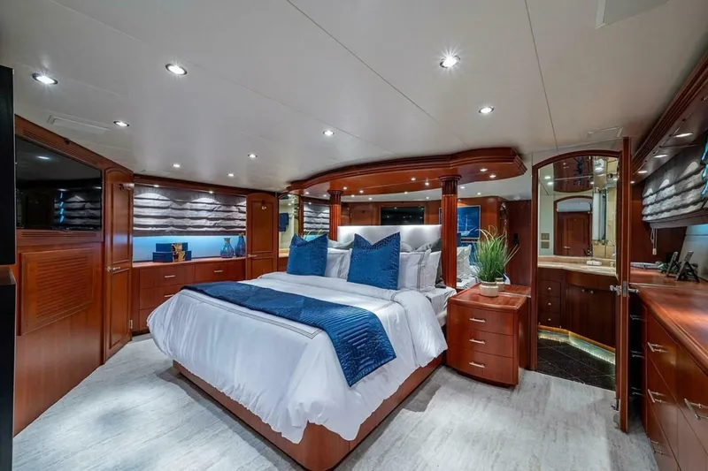 Slide: The Image of Hatteras 100 Raised Pilothouse 2003 - 9