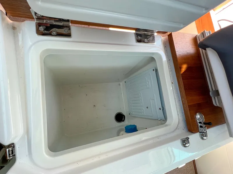 Slide: The Image of Axopar 28 Cabin 2020 - 27