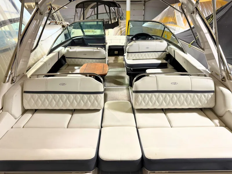 Slide: The Image of Regal 2800 Bowrider 2019 - 12