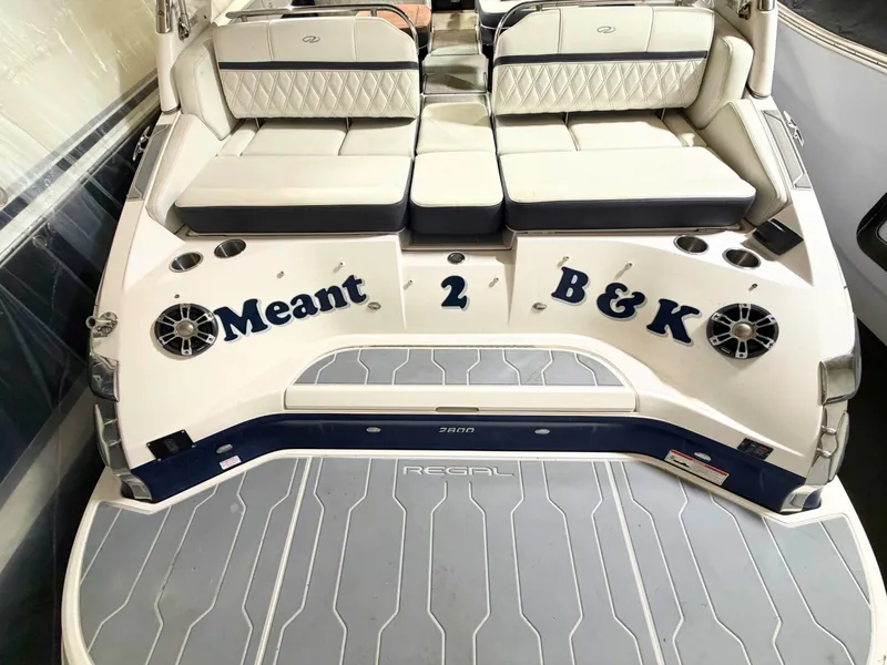 Slide: The Image of Regal 2800 Bowrider 2019 - 14