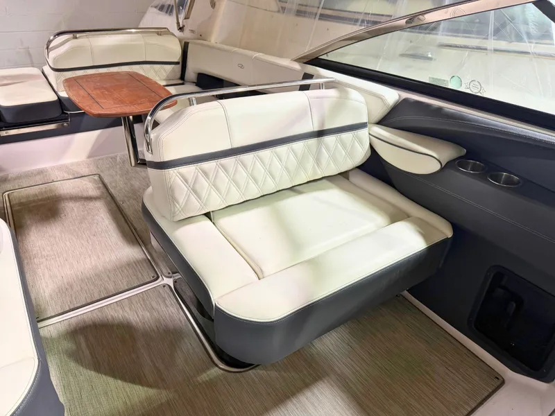 Slide: The Image of Regal 2800 Bowrider 2019 - 4