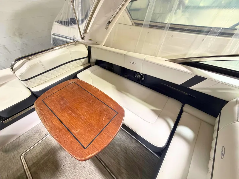 Slide: The Image of Regal 2800 Bowrider 2019 - 7