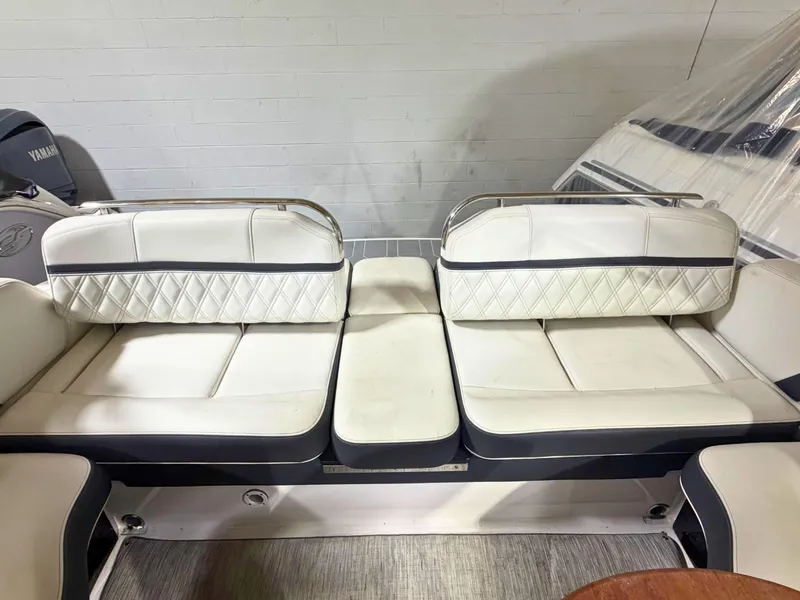 Slide: The Image of Regal 2800 Bowrider 2019 - 9