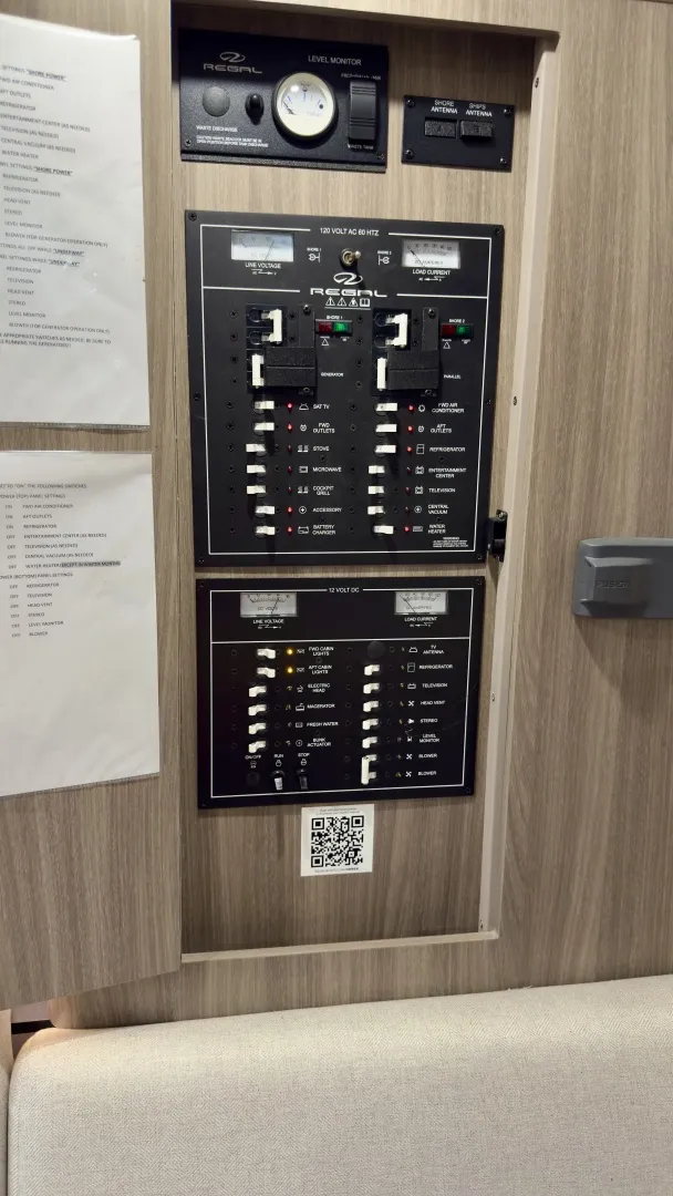 Slide: The Image of Regal 33 Express 2020 - 14