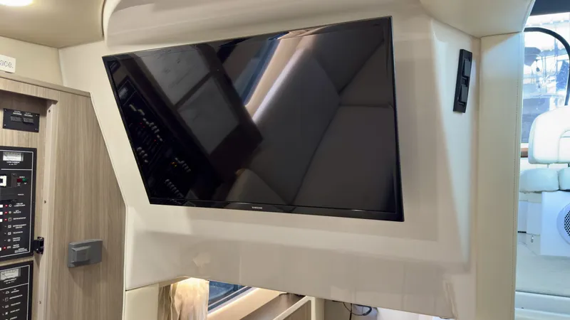 Slide: The Image of Regal 33 Express 2020 - 16