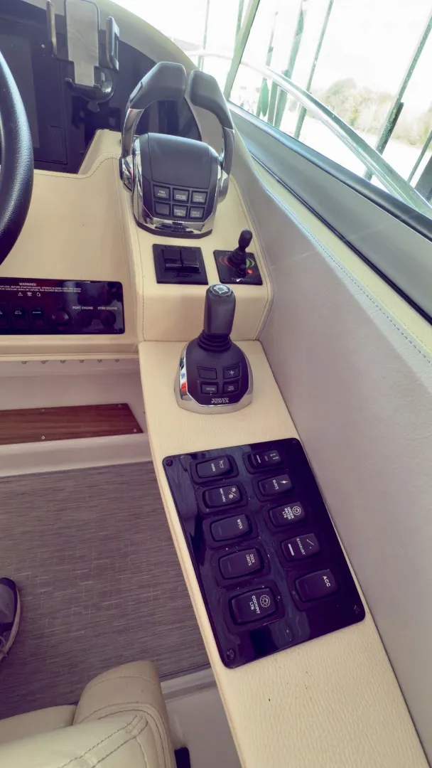 Slide: The Image of Regal 33 Express 2020 - 3