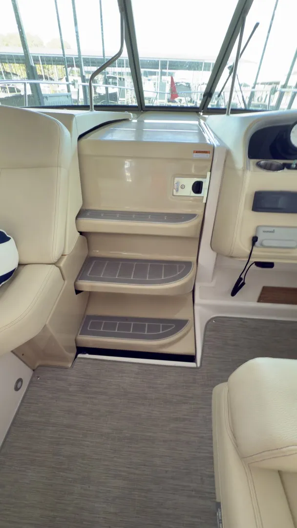 Slide: The Image of Regal 33 Express 2020 - 5