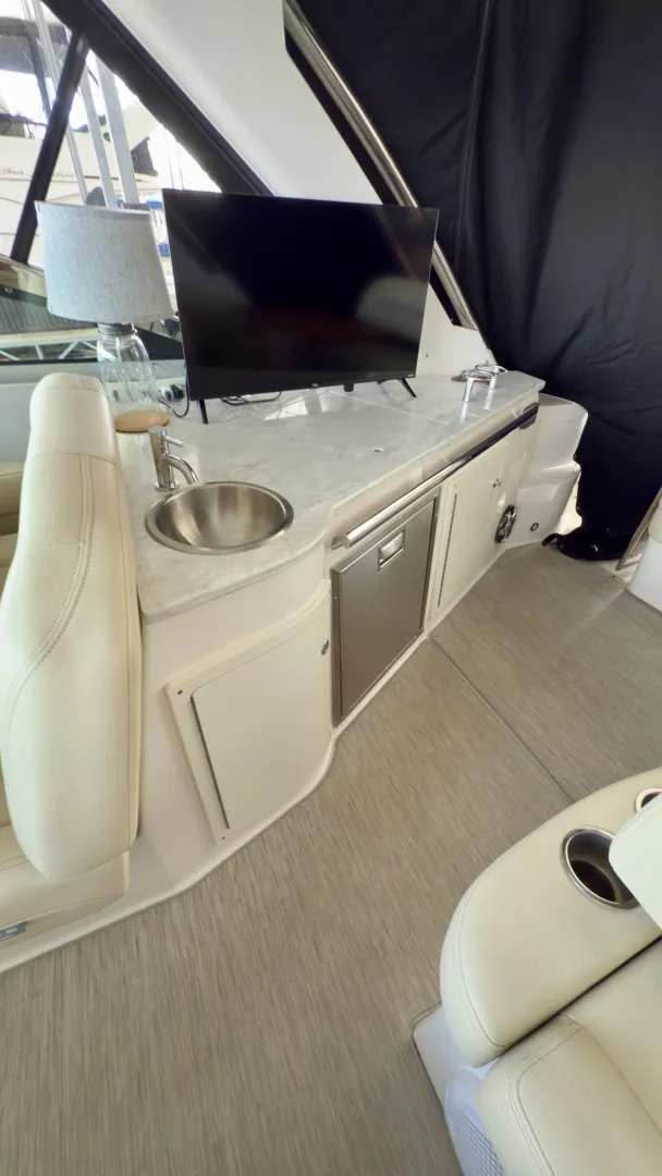 Slide: The Image of Regal 33 Express 2020 - 7