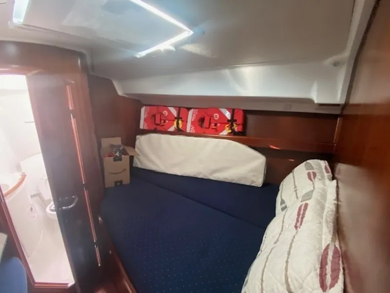 Slide: The Image of Beneteau 42 CC 2005 - 18