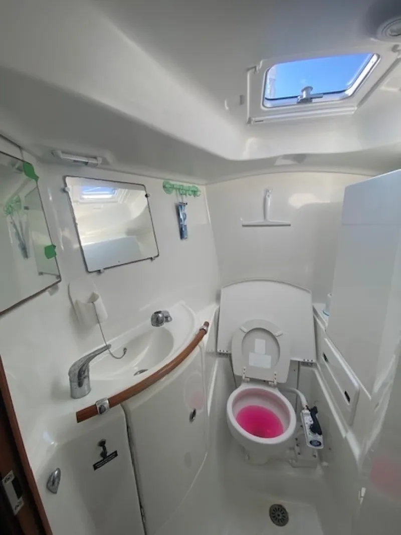 Slide: The Image of Beneteau 42 CC 2005 - 19