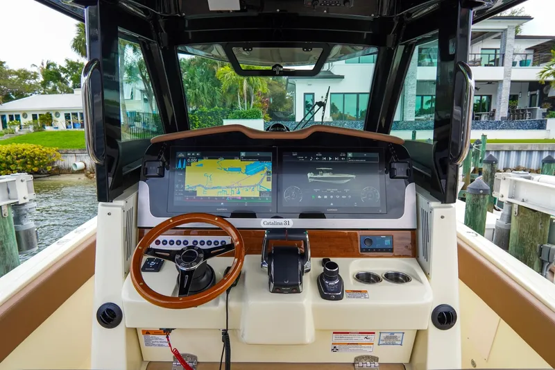 Slide: The Image of Chris-Craft 31 Catalina 2026 - 11