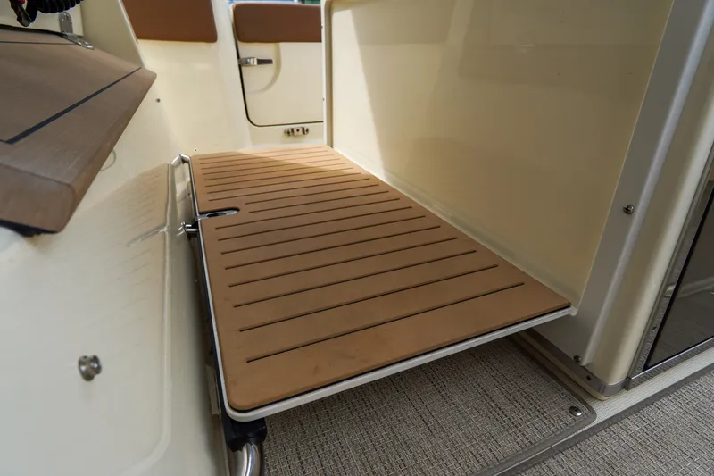Slide: The Image of Chris-Craft 31 Catalina 2026 - 13