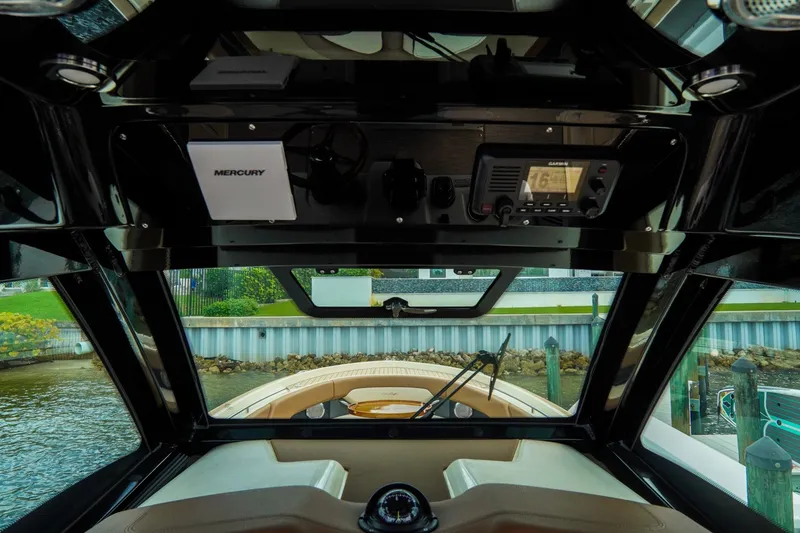 Slide: The Image of Chris-Craft 31 Catalina 2026 - 14