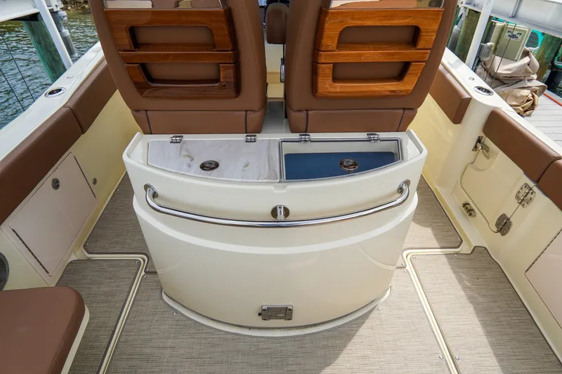 Slide: The Image of Chris-Craft 31 Catalina 2026 - 15