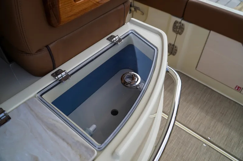 Slide: The Image of Chris-Craft 31 Catalina 2026 - 16