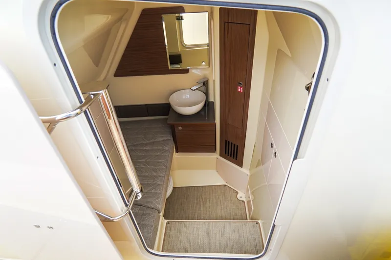 Slide: The Image of Chris-Craft 31 Catalina 2026 - 17