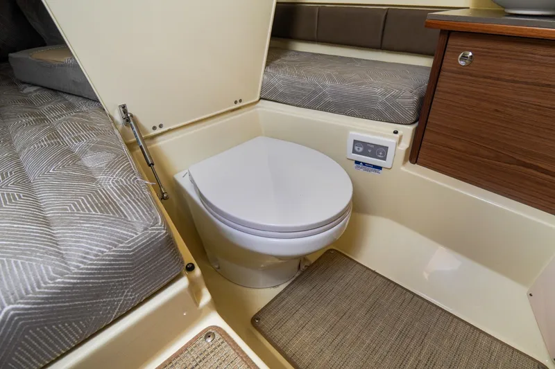 Slide: The Image of Chris-Craft 31 Catalina 2026 - 19