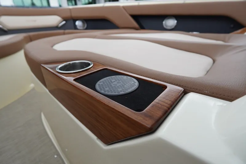 Slide: The Image of Chris-Craft 31 Catalina 2026 - 23