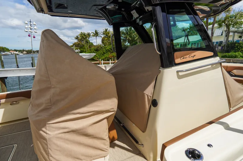 Slide: The Image of Chris-Craft 31 Catalina 2026 - 30