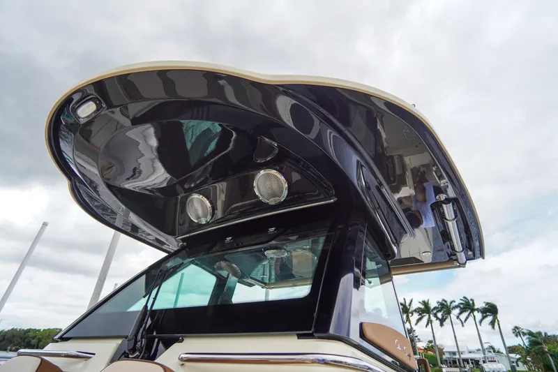 Slide: The Image of Chris-Craft 31 Catalina 2026 - 31