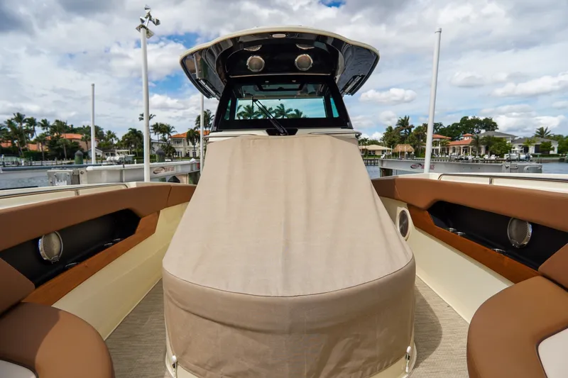 Slide: The Image of Chris-Craft 31 Catalina 2026 - 35