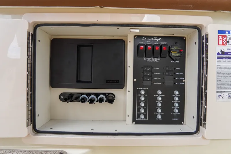 Slide: The Image of Chris-Craft 31 Catalina 2026 - 36