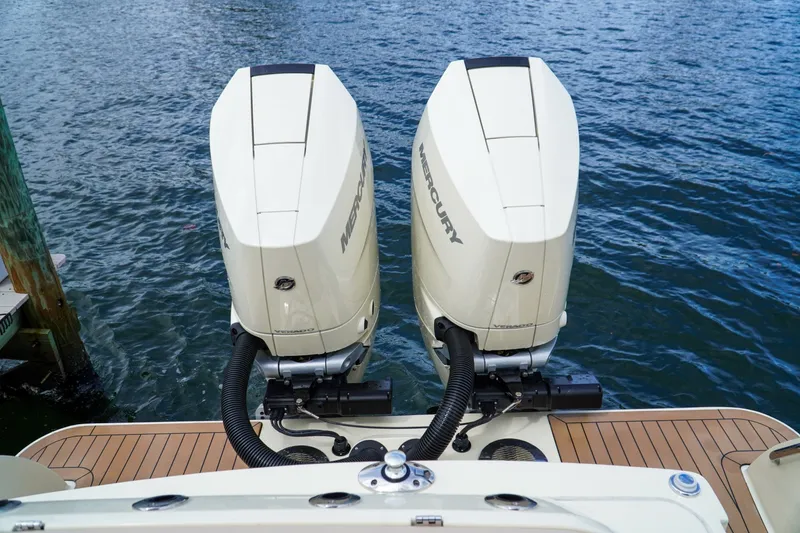 Slide: The Image of Chris-Craft 31 Catalina 2026 - 39