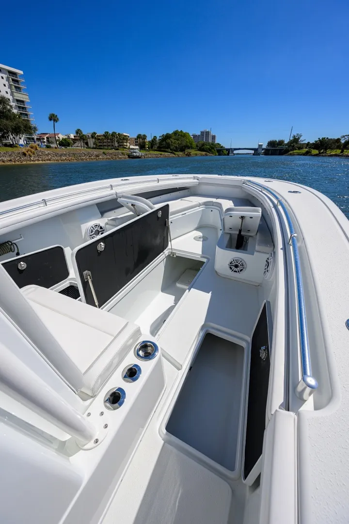 Slide: The Image of Yellowfin 34 Offshore 2023 - 10