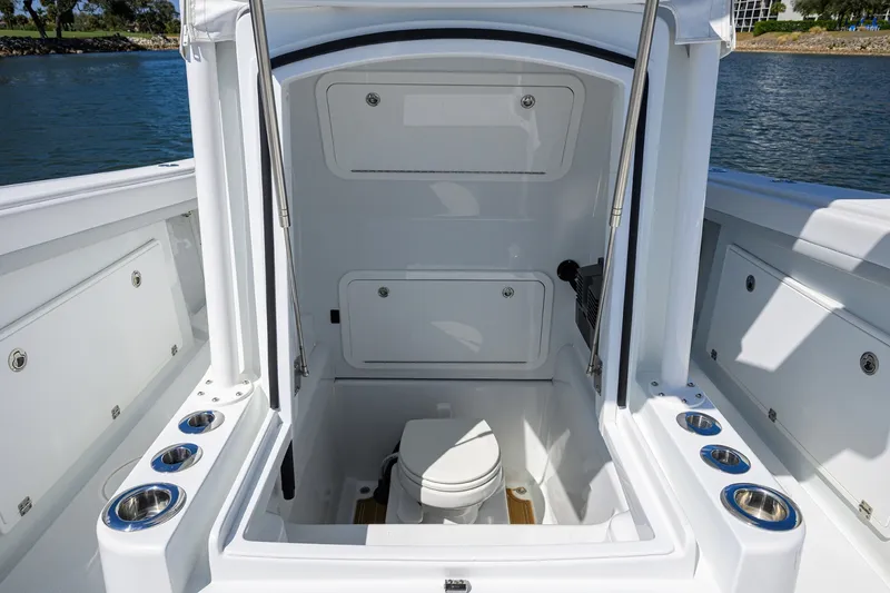 Slide: The Image of Yellowfin 34 Offshore 2023 - 16