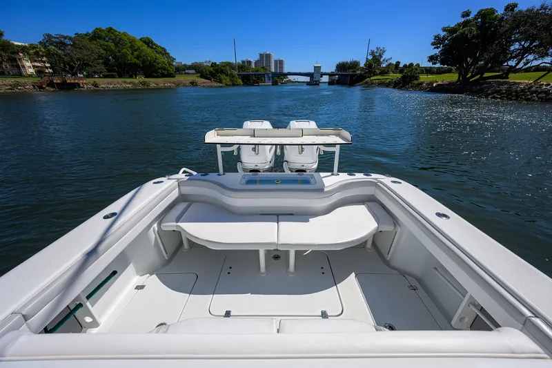 Slide: The Image of Yellowfin 34 Offshore 2023 - 37