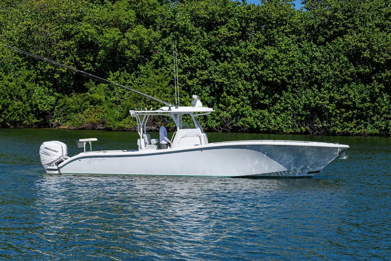 Slide: The Image of Yellowfin 34 Offshore 2023 - 44