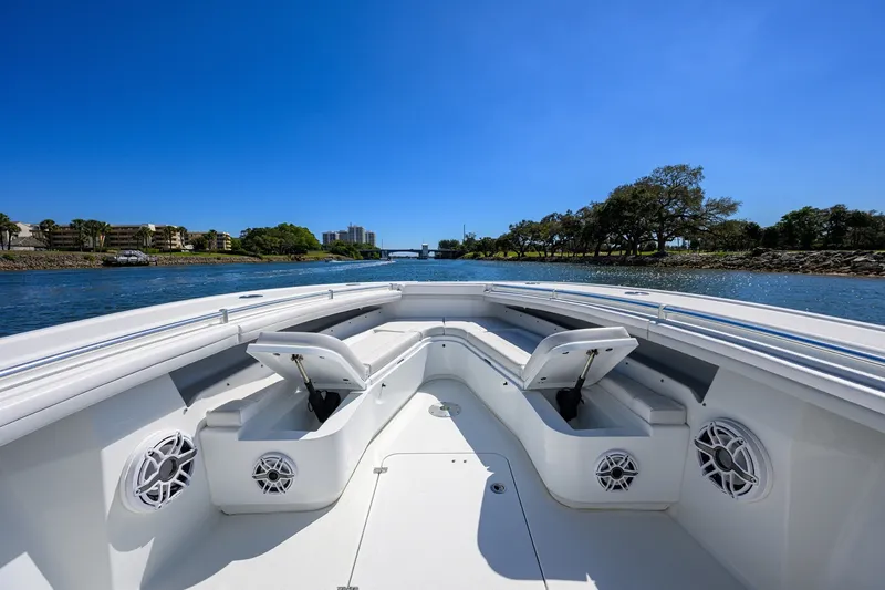 Slide: The Image of Yellowfin 34 Offshore 2023 - 5