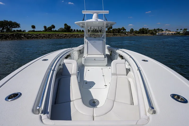 Slide: The Image of Yellowfin 34 Offshore 2023 - 6