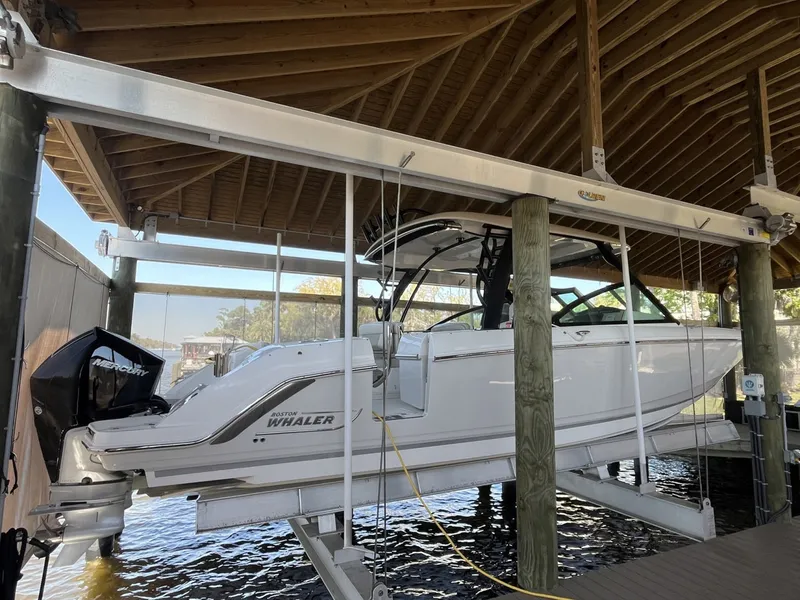 Slide: The Image of Boston Whaler 320 Vantage 2022 - 3