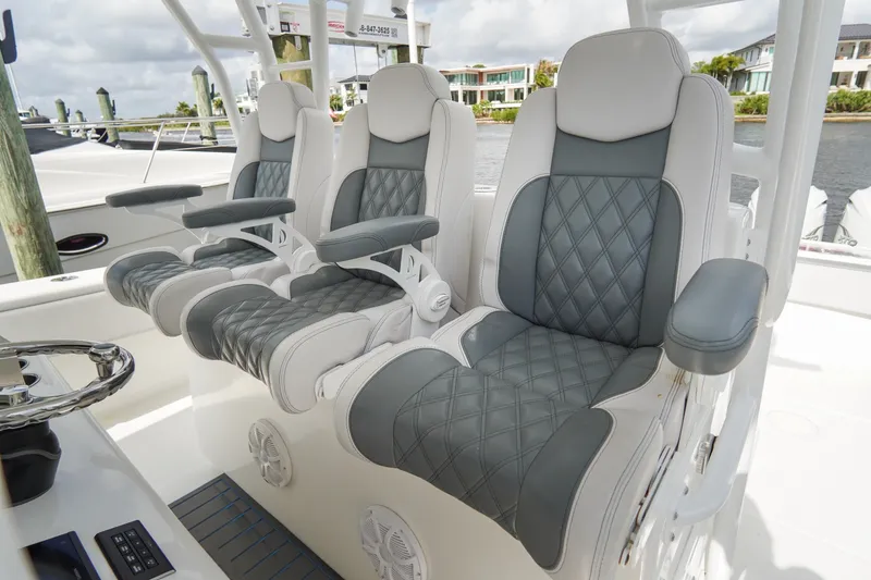 Slide: The Image of Sea Hunter 41 CTS 2022 - 10