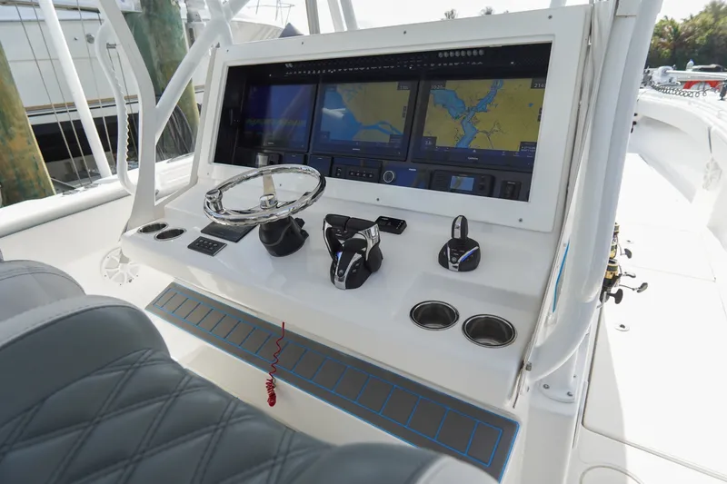 Slide: The Image of Sea Hunter 41 CTS 2022 - 11