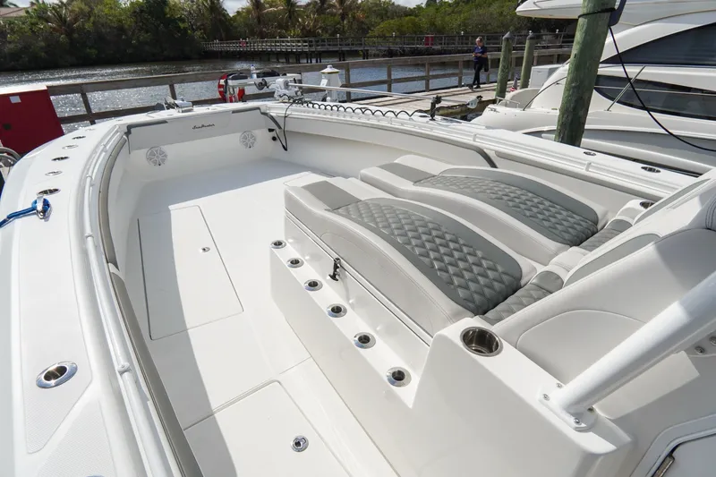 Slide: The Image of Sea Hunter 41 CTS 2022 - 14