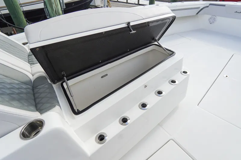Slide: The Image of Sea Hunter 41 CTS 2022 - 19