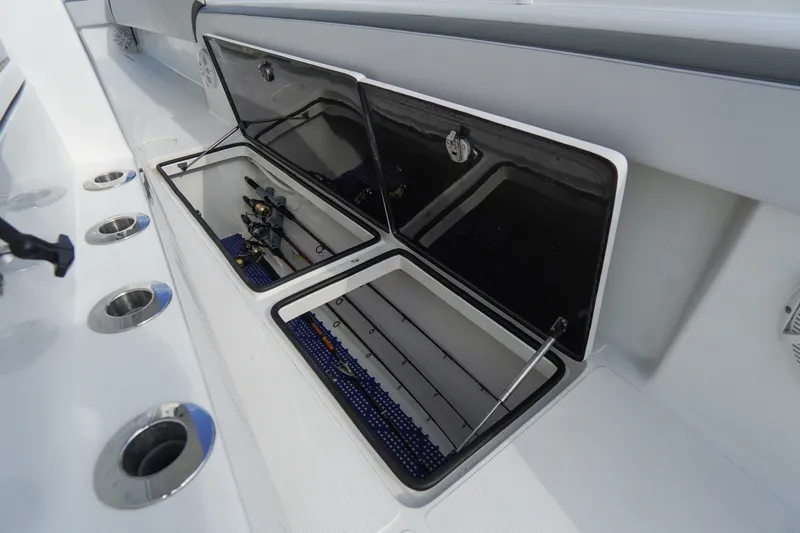 Slide: The Image of Sea Hunter 41 CTS 2022 - 28