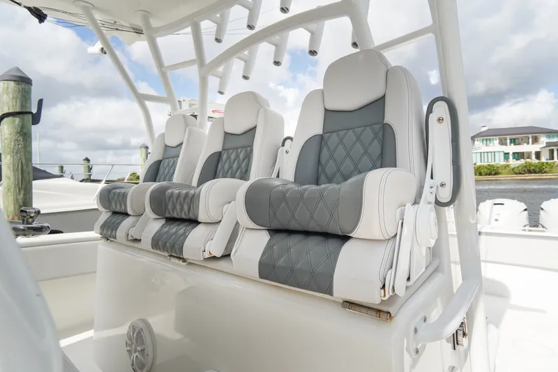 Slide: The Image of Sea Hunter 41 CTS 2022 - 9