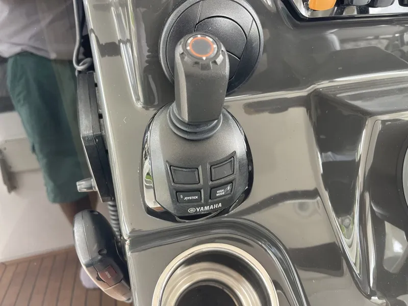 Slide: The Image of Pursuit S 408 Sport 2017 - 9