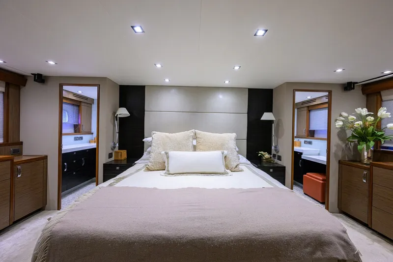 Slide: The Image of Hatteras 80 Motor Yacht 2013 - 18
