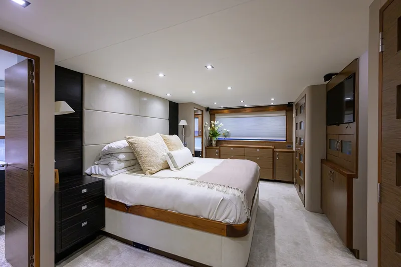Slide: The Image of Hatteras 80 Motor Yacht 2013 - 19
