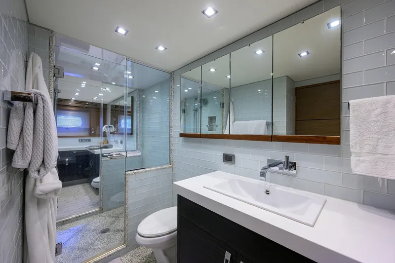 Slide: The Image of Hatteras 80 Motor Yacht 2013 - 25